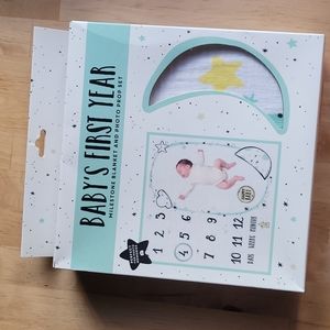 Baby's milestone blanket